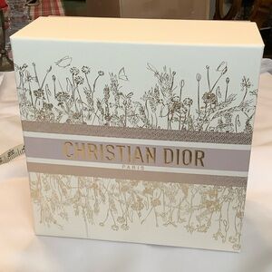 Dior box